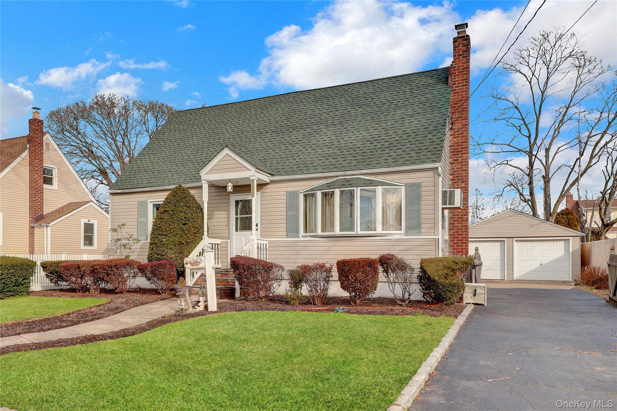 #3 photo, 2217 7th Street, नासाउ काउंटी East Meadow , NY 11554