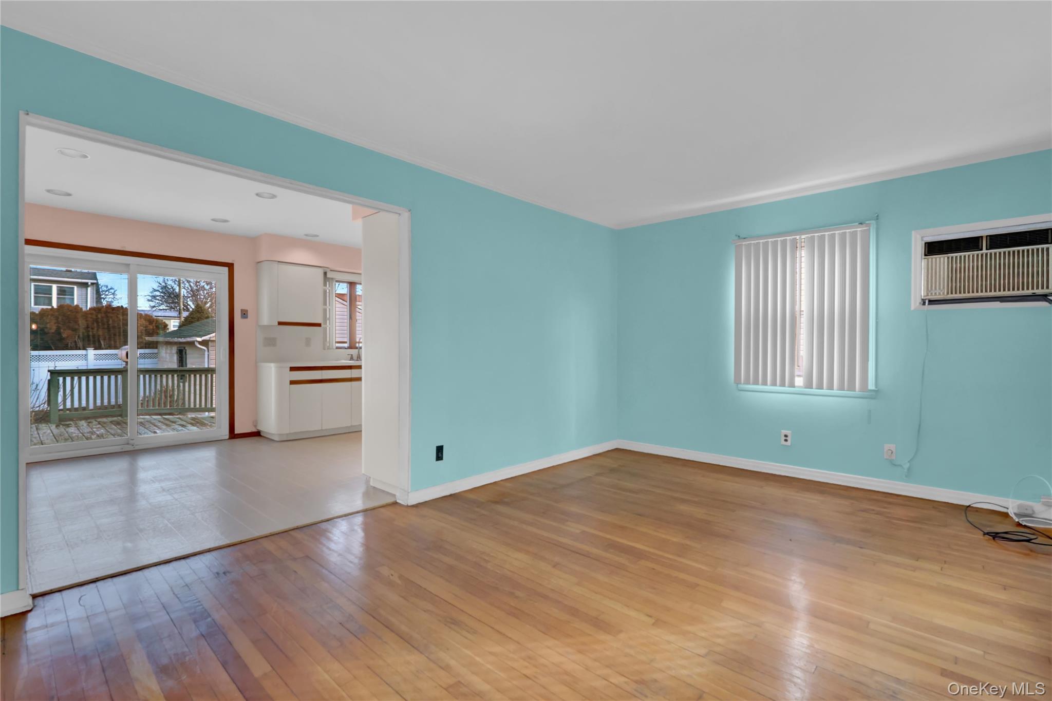 #6 photo, 2217 7th Street, नासाउ काउंटी East Meadow , NY 11554