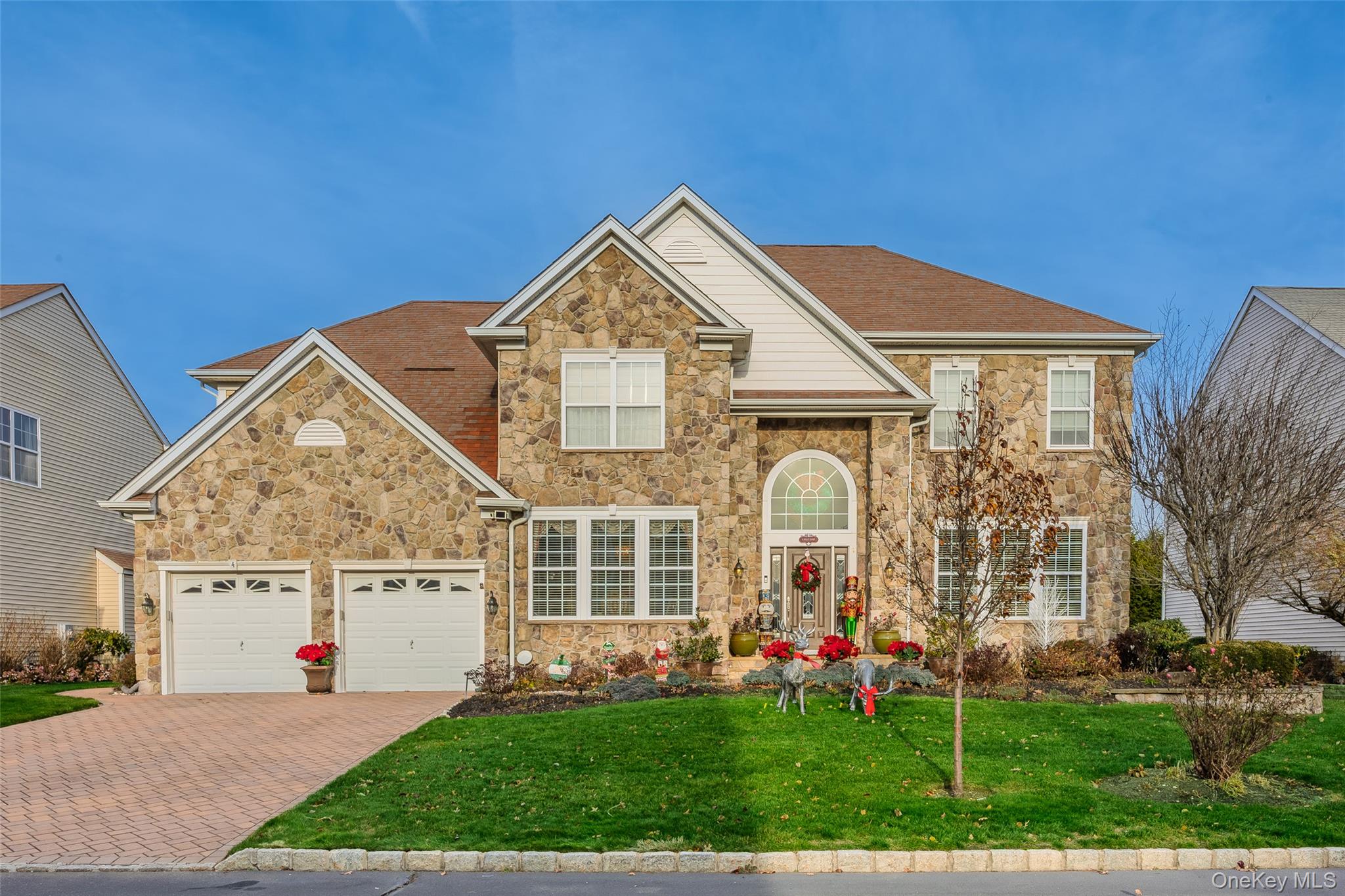 #1 photo, 4 Avolet Court, מחוז סאפוק Mount Sinai , NY 11766