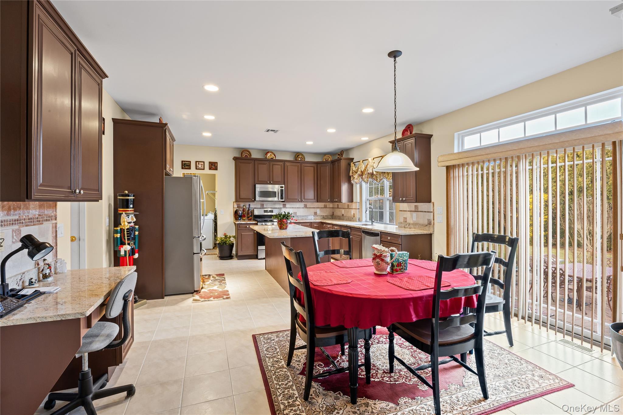 #7 photo, 4 Avolet Court, מחוז סאפוק Mount Sinai , NY 11766