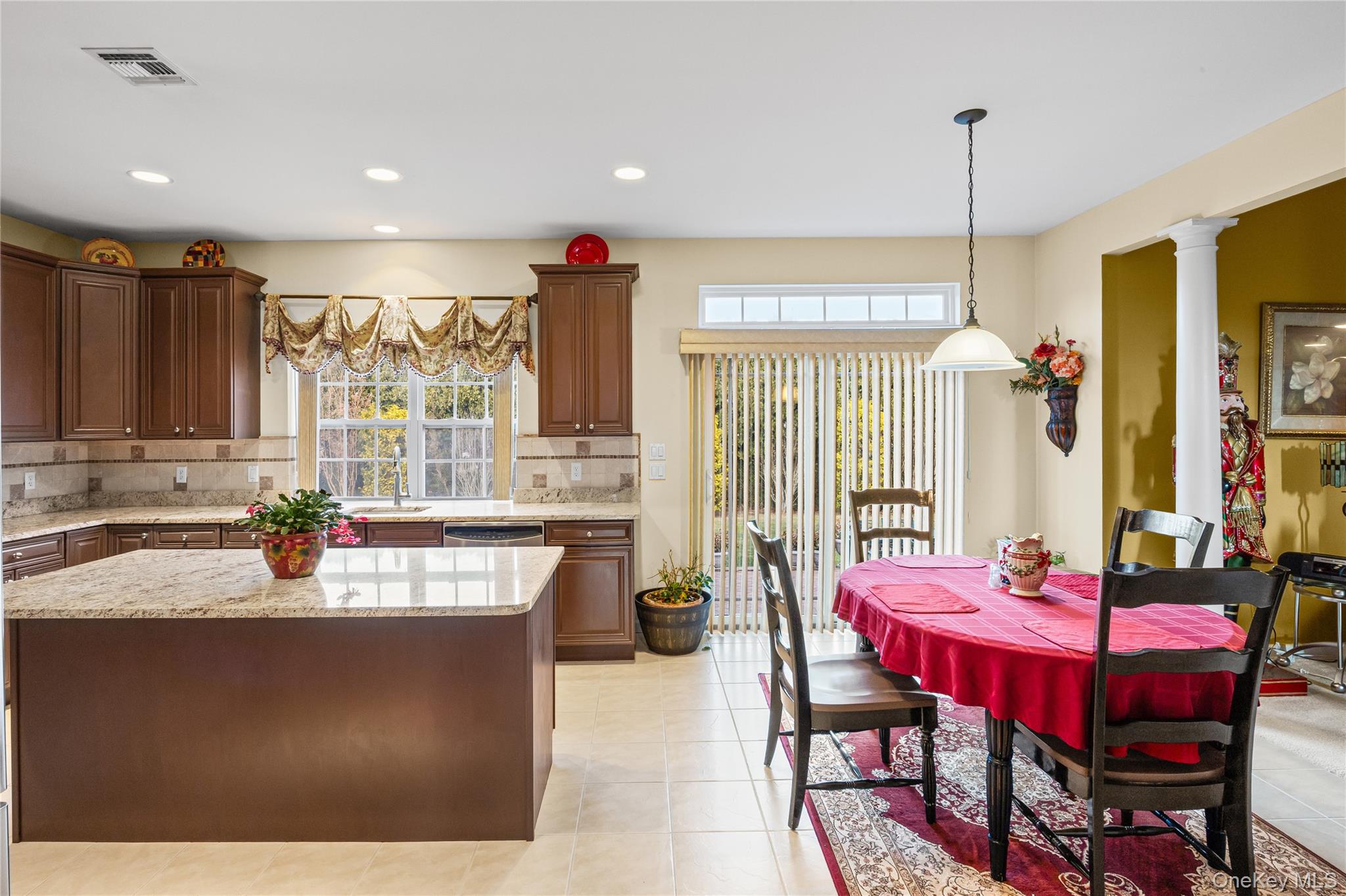 #9 photo, 4 Avolet Court, מחוז סאפוק Mount Sinai , NY 11766