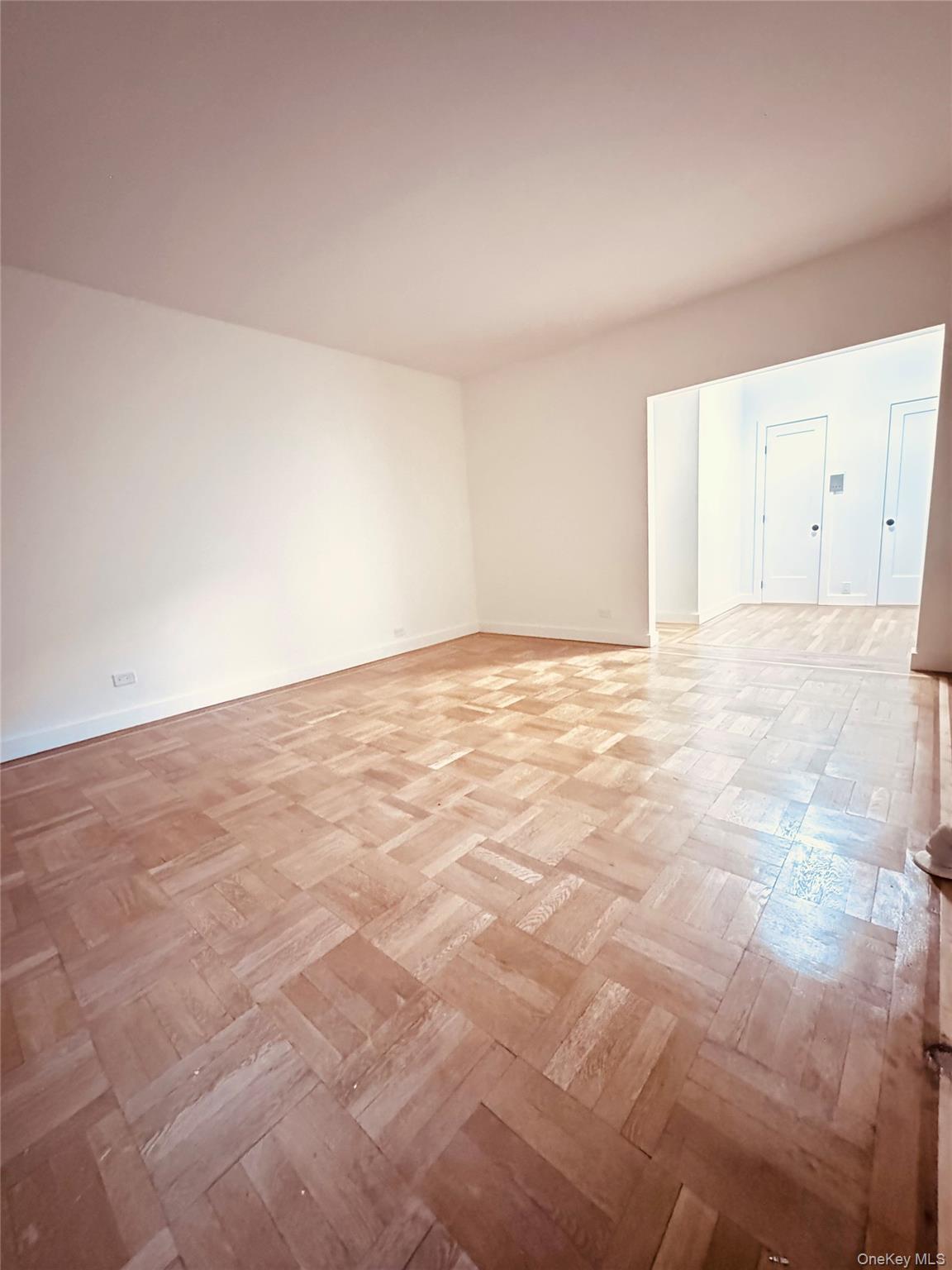 #4 photo, 2925 Mathews Ave, ब्रोंक्स Bronx , NY 10467