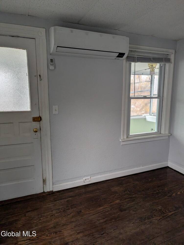 #4 photo, 318 27th Street, #Unit 2, Colonie , NY 12189