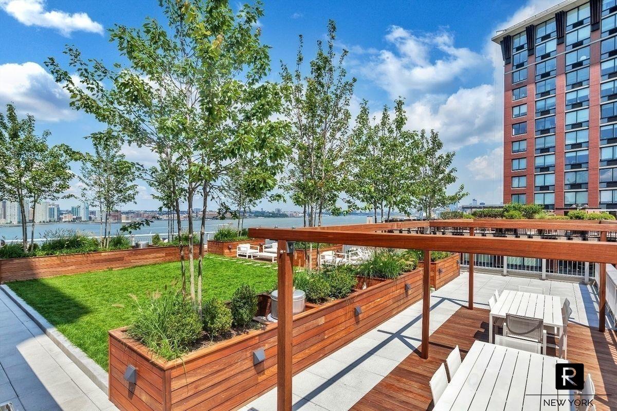 #11 photo, New York City, Battery Park City , NY 10282