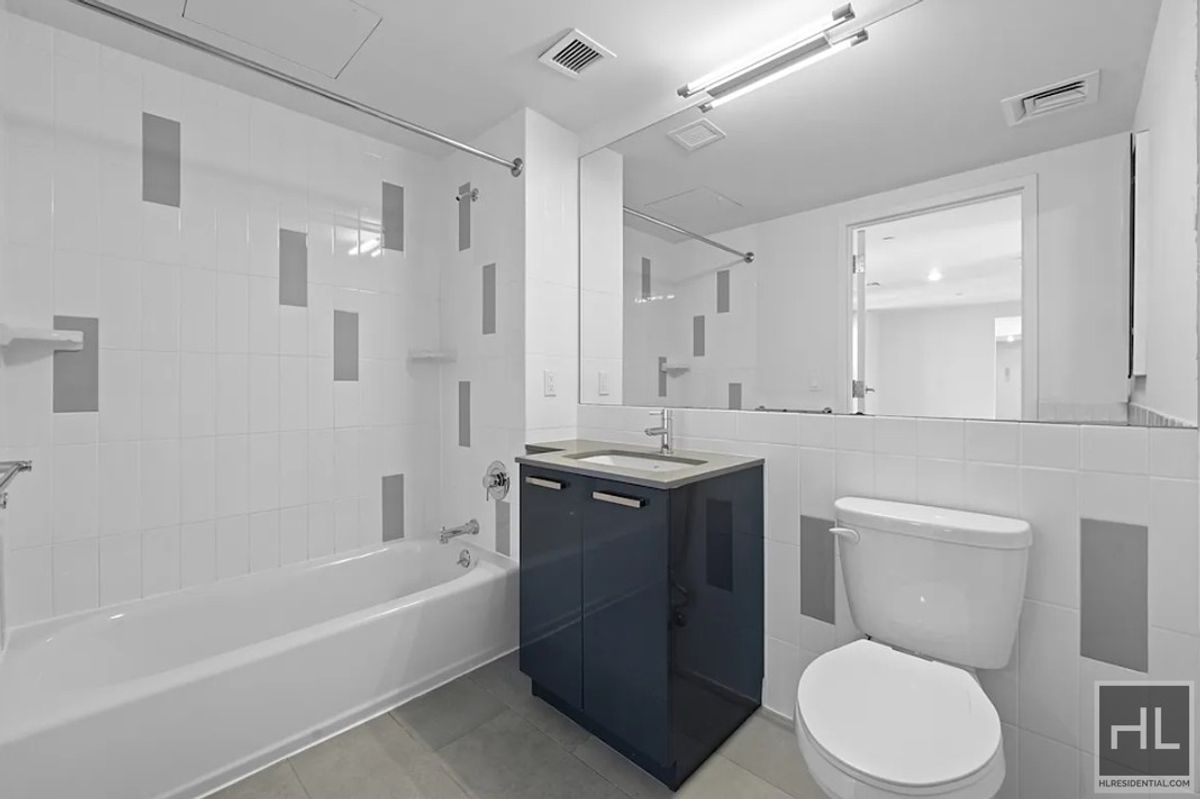 #7 photo, 310 Clarkson Avenue, 브루클린 Prospect Lefferts Gardens , NY 11226