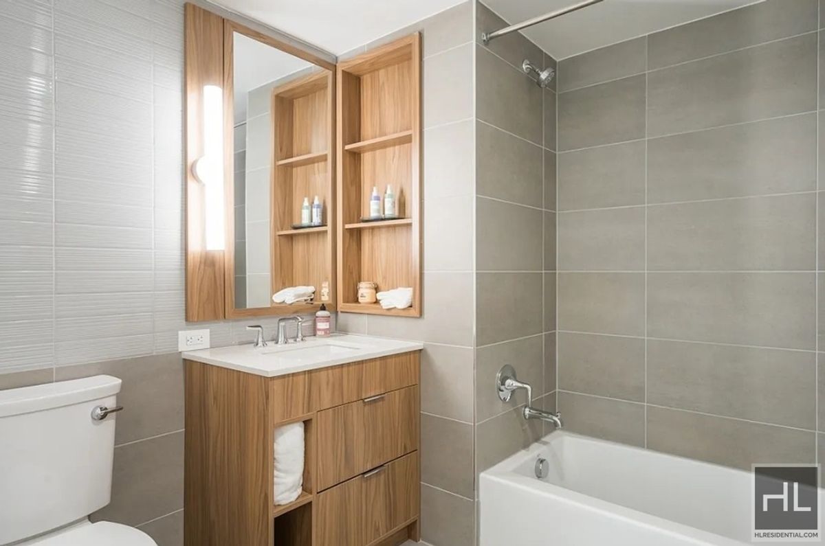 #11 photo, 975 Nostrand Avenue, 브루클린 Crown Heights , NY 11225