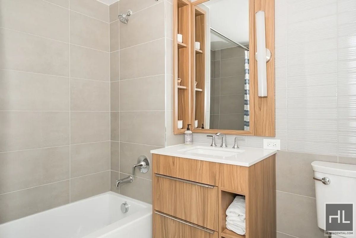 #12 photo, 975 Nostrand Avenue, 브루클린 Crown Heights , NY 11225