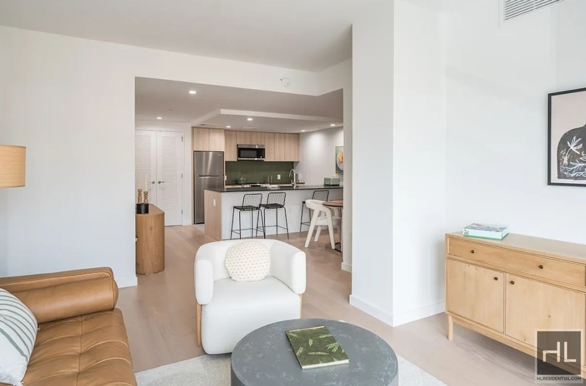 #7 photo, 975 Nostrand Avenue, 브루클린 Crown Heights , NY 11225