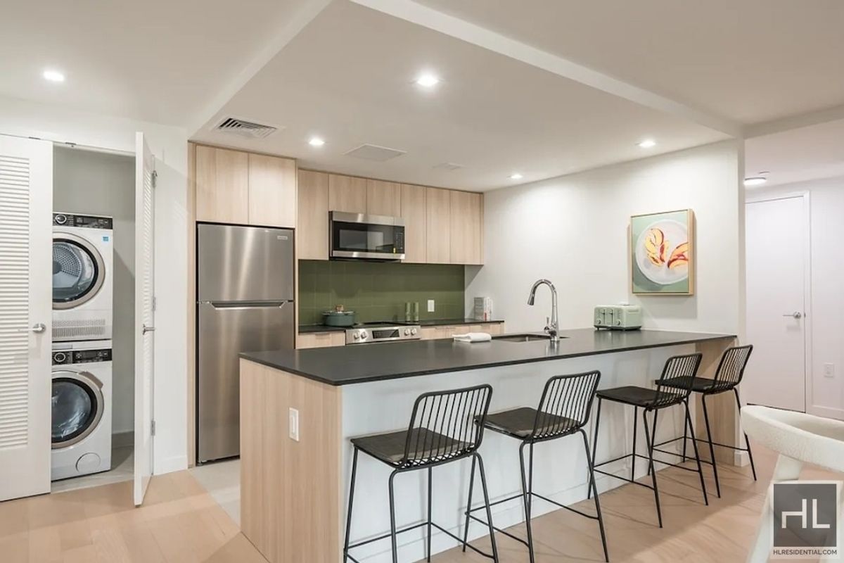 #2 photo, 975 Nostrand Avenue, 브루클린 Crown Heights , NY 11225