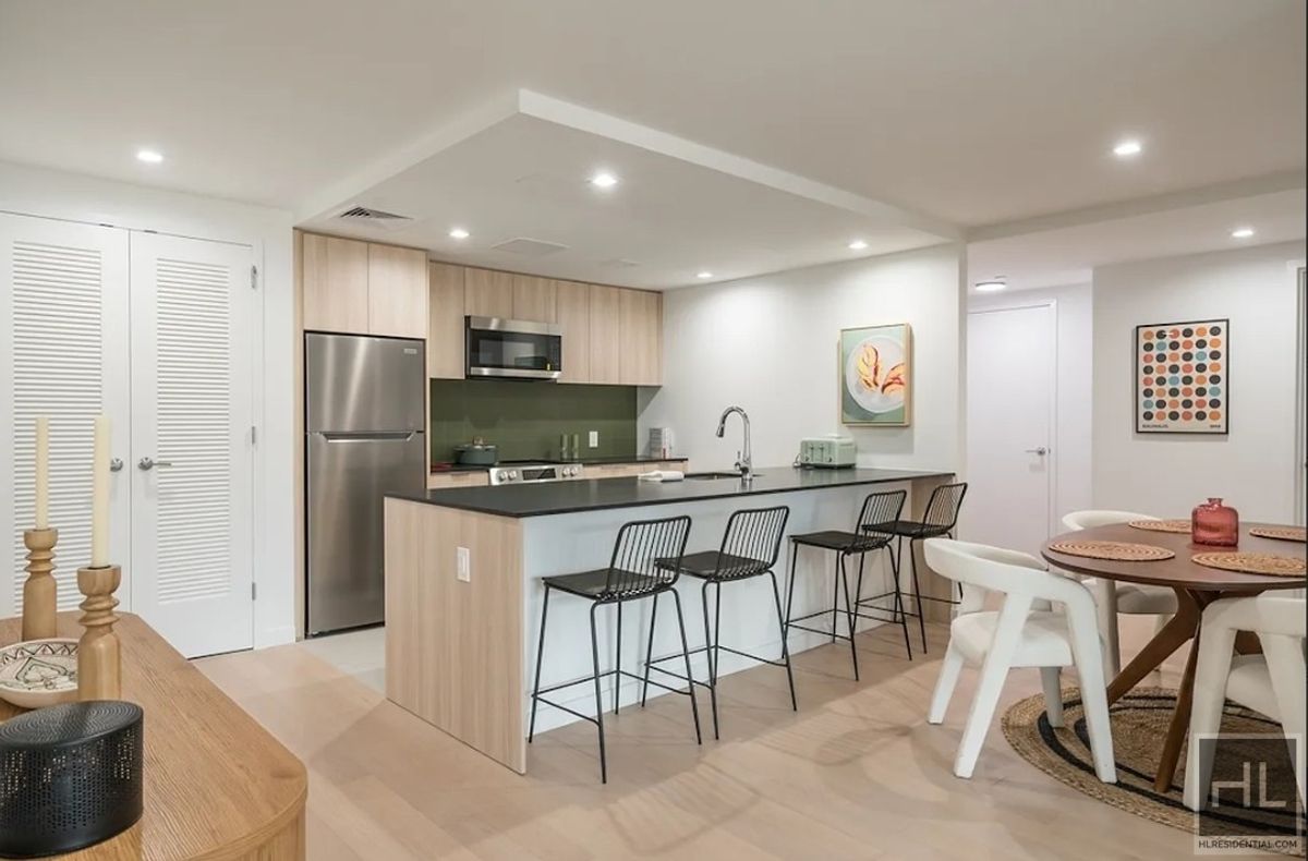 #3 photo, 975 Nostrand Avenue, 브루클린 Crown Heights , NY 11225