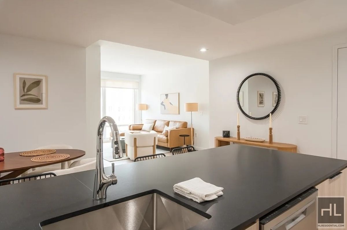 #4 photo, 975 Nostrand Avenue, 브루클린 Crown Heights , NY 11225