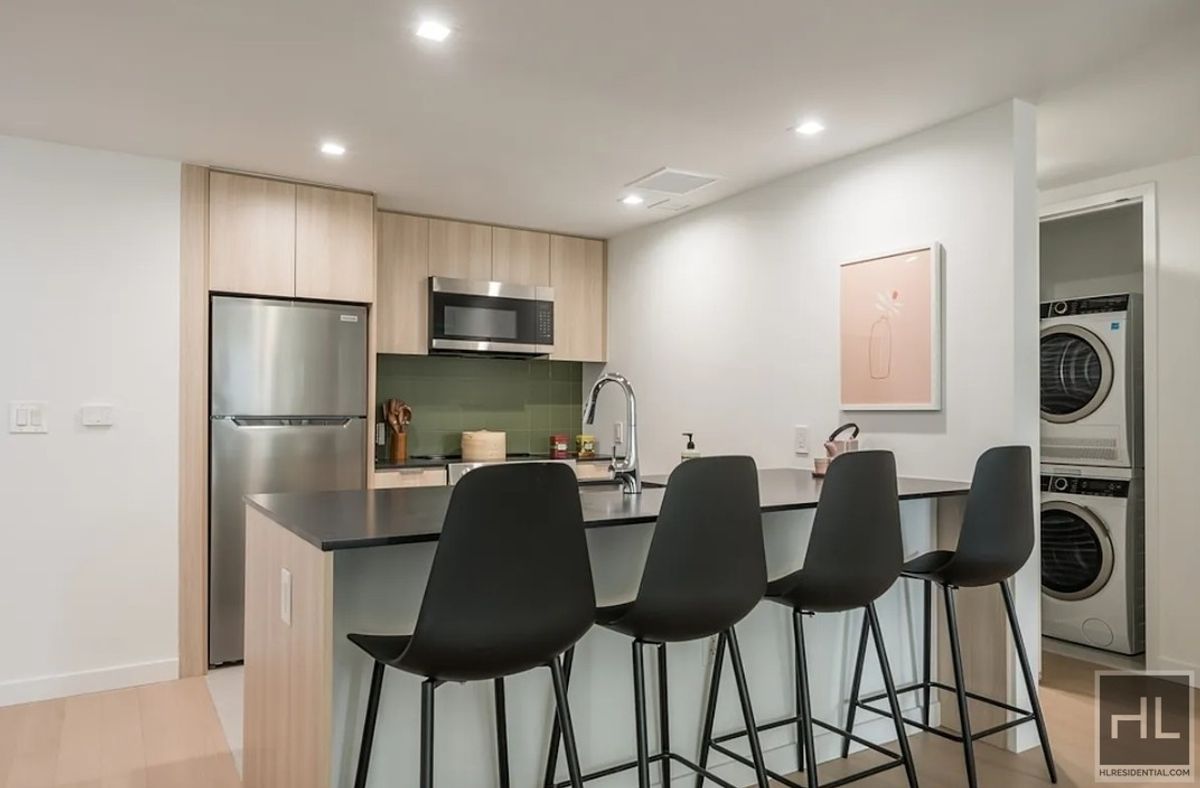 #1 photo, 975 Nostrand Avenue, 브루클린 Crown Heights , NY 11225