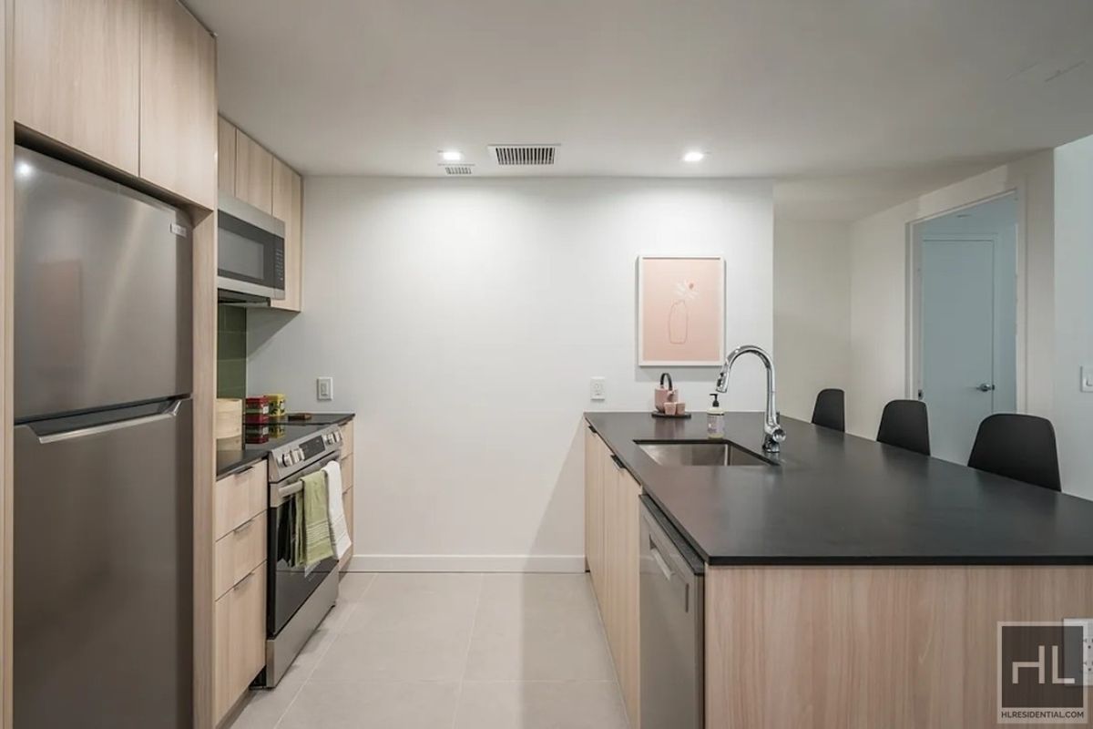 #3 photo, 975 Nostrand Avenue, 브루클린 Crown Heights , NY 11225