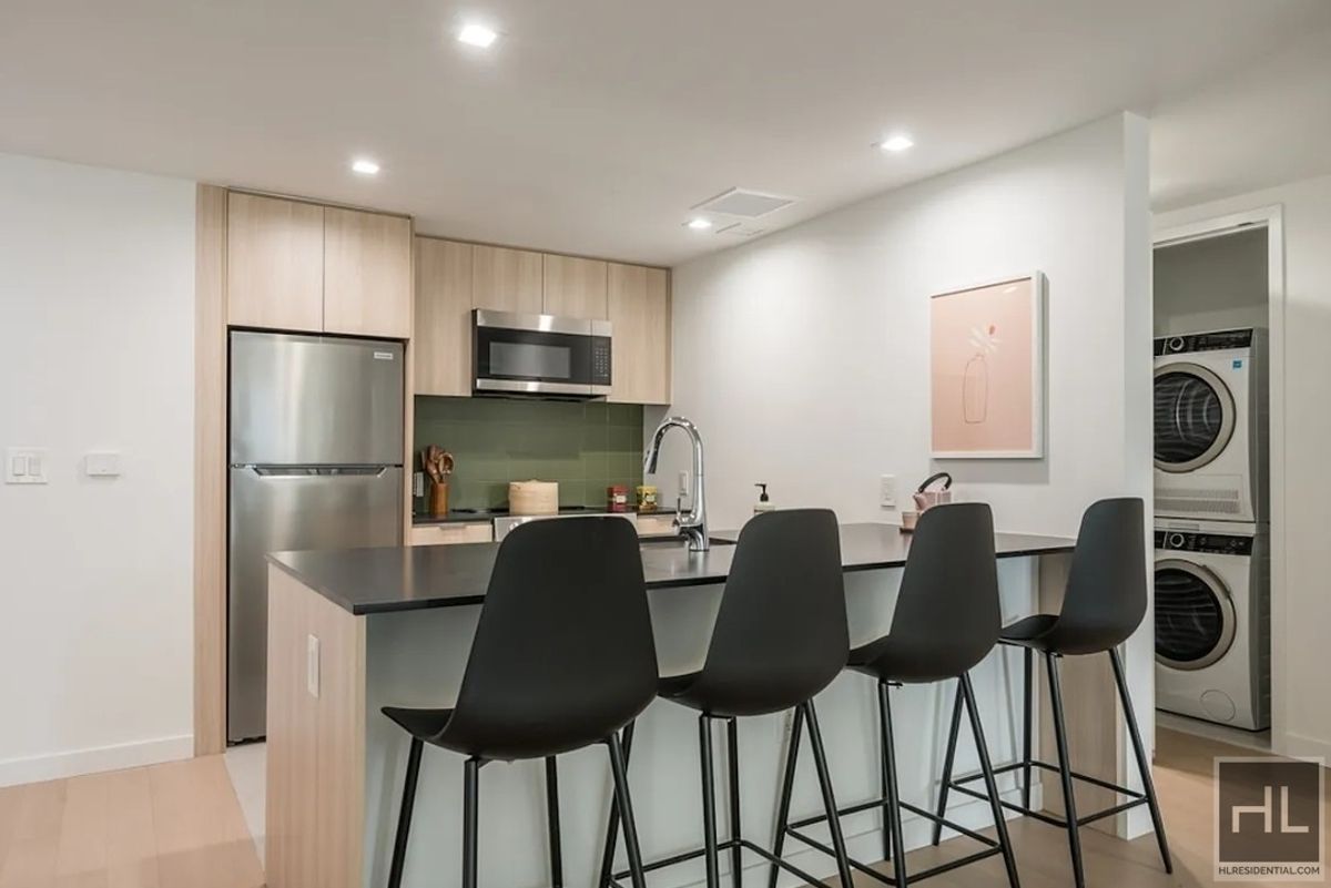 #1 photo, 975 Nostrand Avenue, 브루클린 Crown Heights , NY 11225