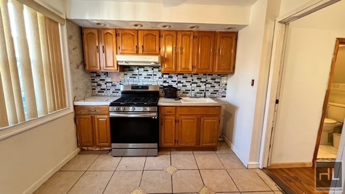 #1 photo, 687 E 46th Street, ब्रुकलीन East Flatbush , NY 11203