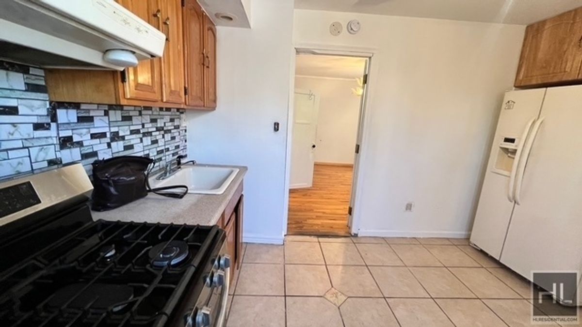 #2 photo, 687 E 46th Street, ब्रुकलीन East Flatbush , NY 11203