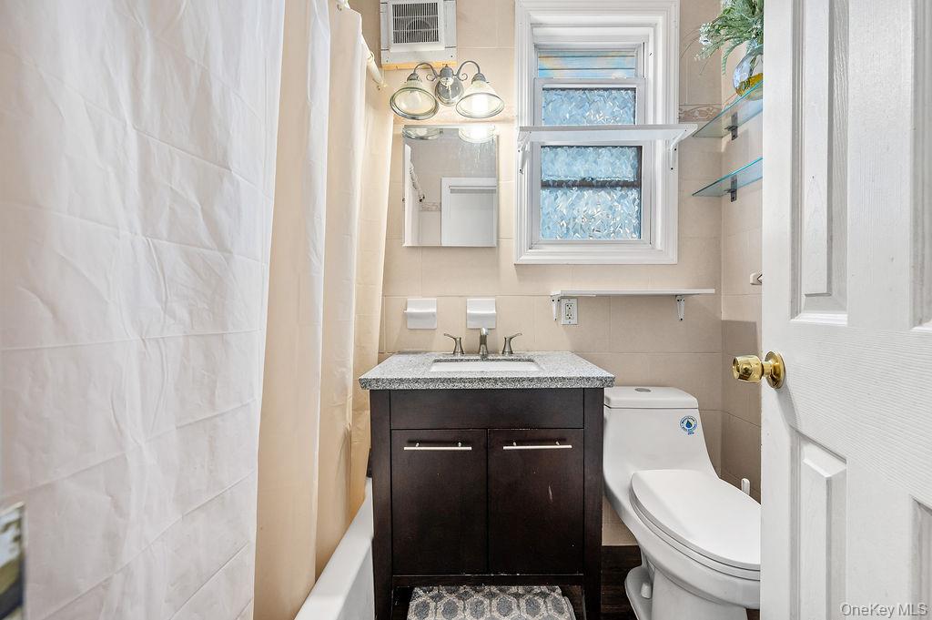 #13 photo, 27-28 Humphreys Street, Куинс ‖ East Elmhurst , NY 11369