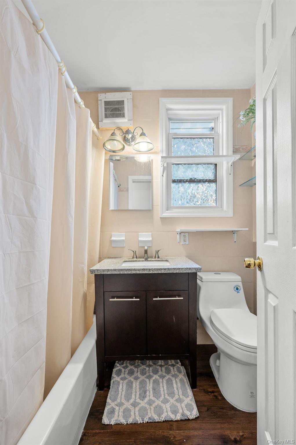 #14 photo, 27-28 Humphreys Street, Куинс ‖ East Elmhurst , NY 11369