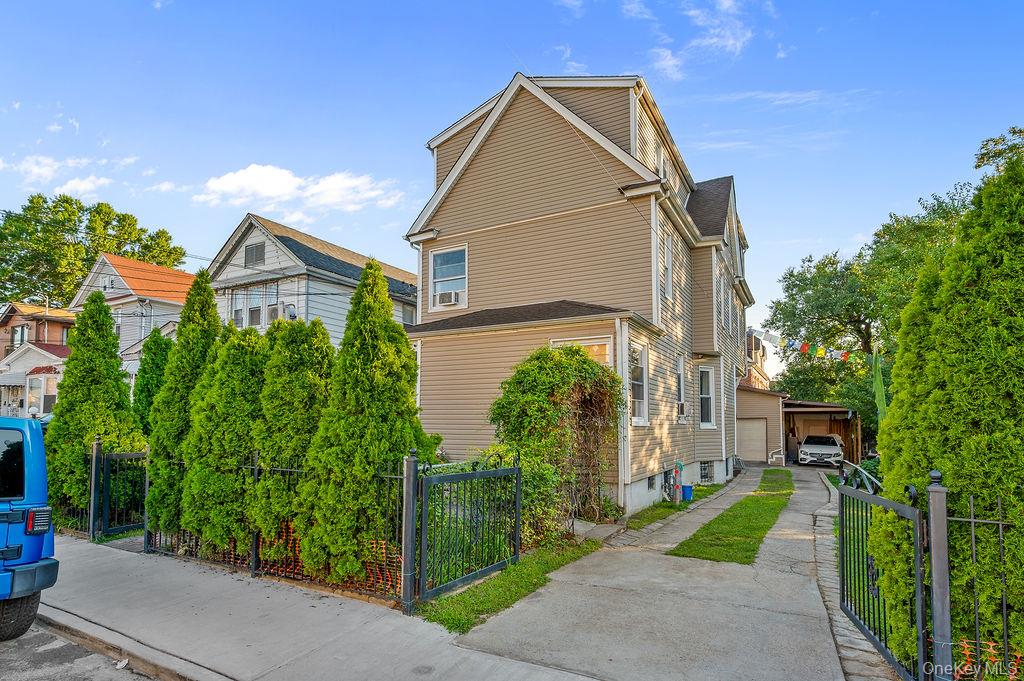 #2 photo, 27-28 Humphreys Street, Куинс ‖ East Elmhurst , NY 11369