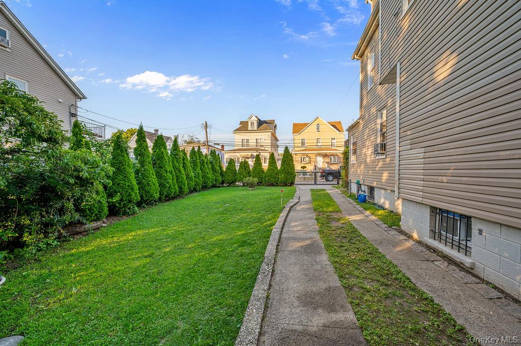 #7 photo, 27-28 Humphreys Street, Куинс ‖ East Elmhurst , NY 11369