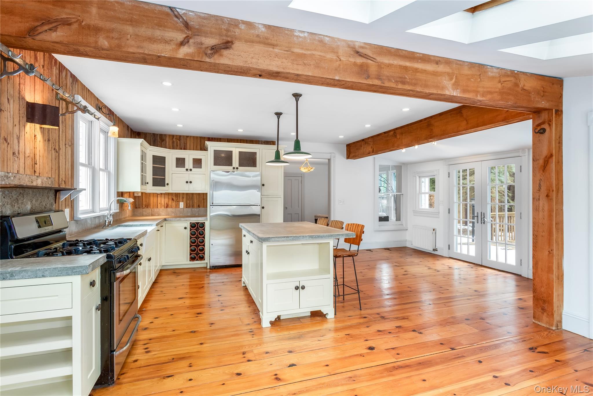 #3 photo, 685 Orchard Street, سوفولك New Suffolk , NY 11956