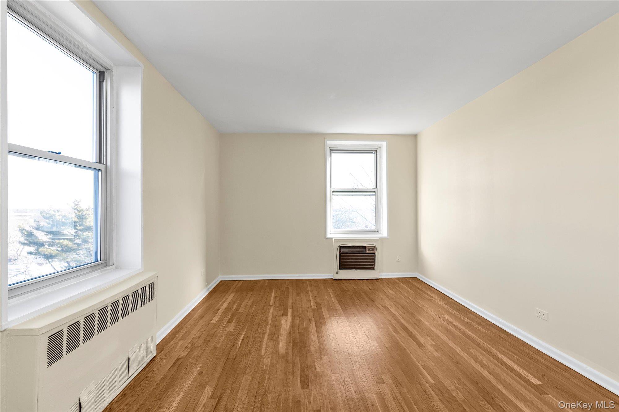 #11 photo, 209-80 18 Avenue, Bayside , NY 11360