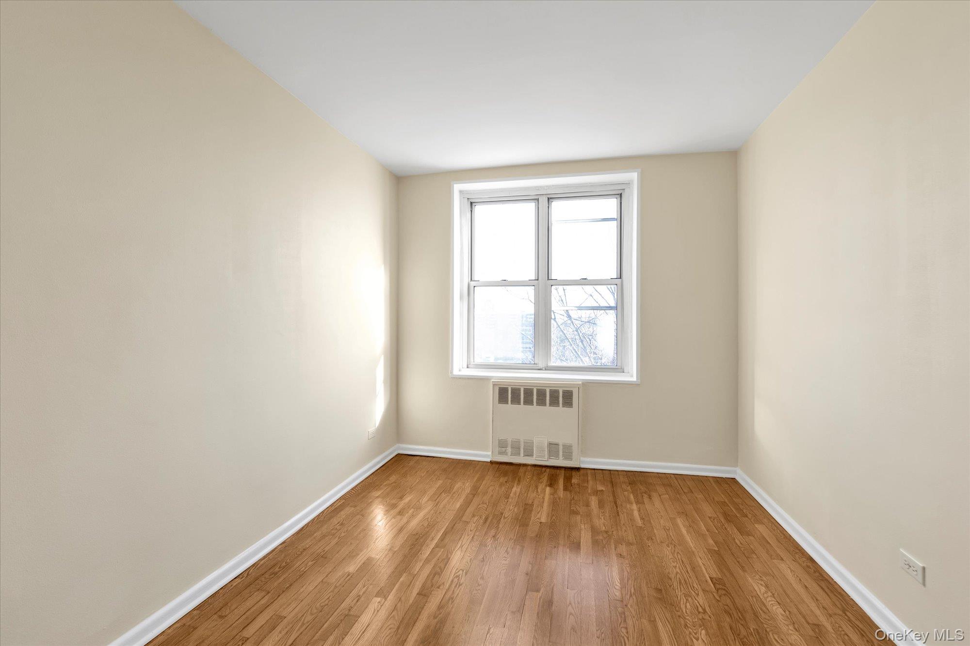 #14 photo, 209-80 18 Avenue, Bayside , NY 11360