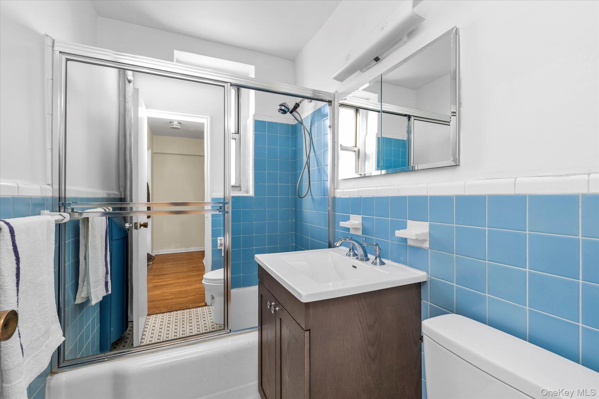 #15 photo, 209-80 18 Avenue, Bayside , NY 11360