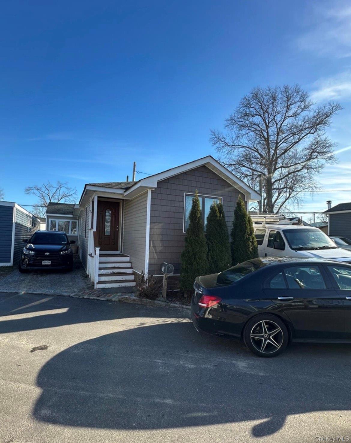 #1 photo, 10 Elm Avenue, 롱 아일랜드 Bay Shore , NY 11706