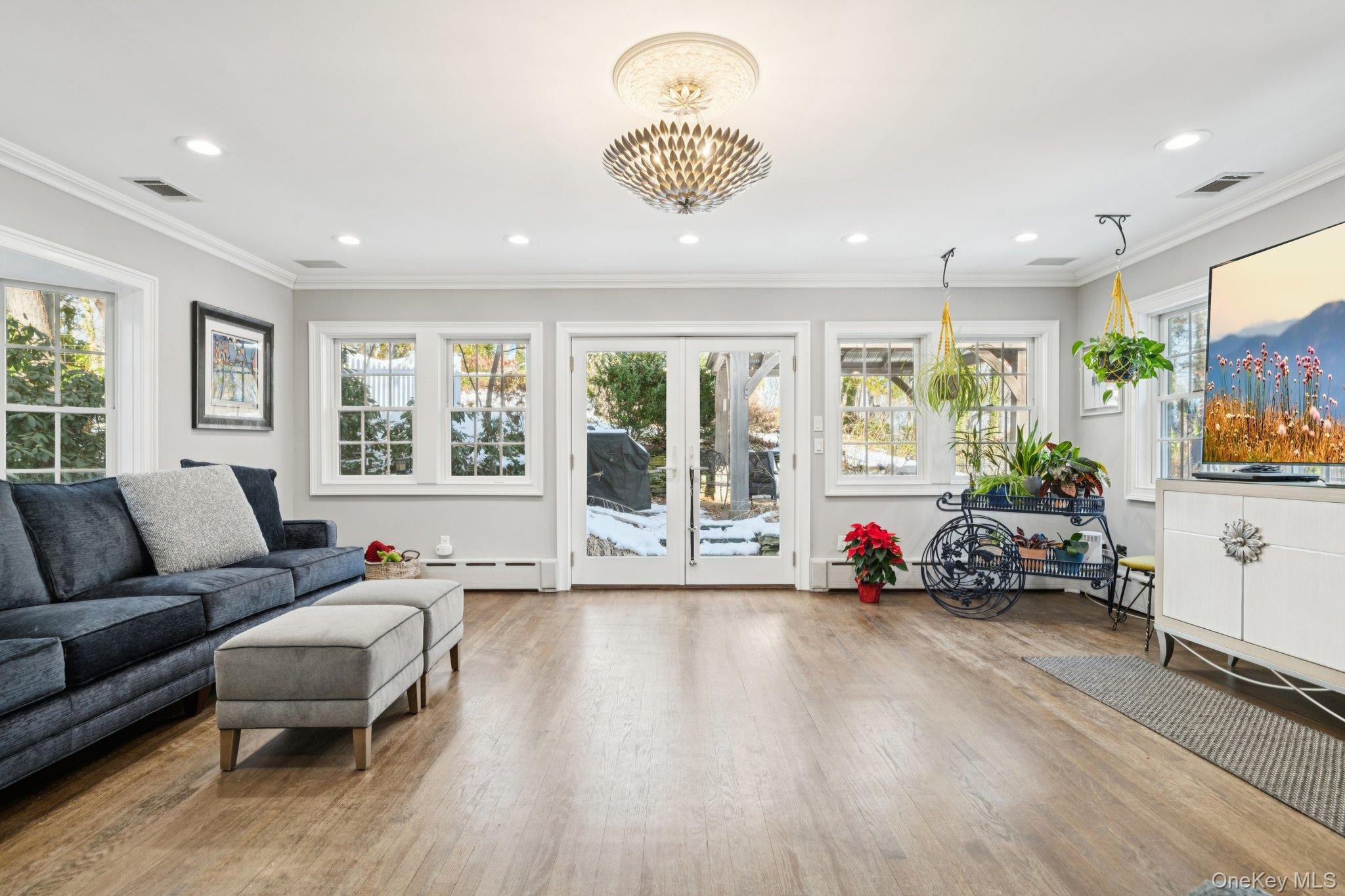 #8 photo, 4 Paul Revere Lane, Centerport , NY 11721