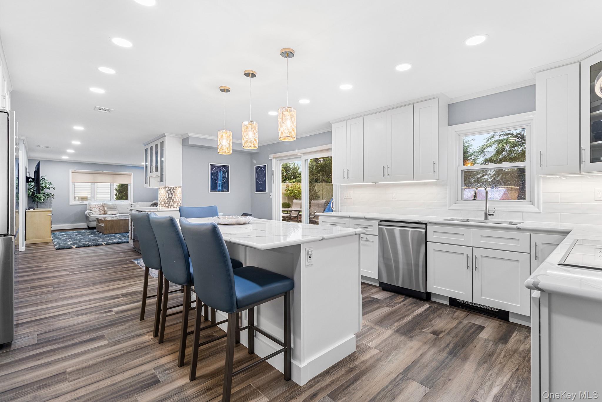 #1 photo, 3034 Bond Drive, 롱 아일랜드 Merrick , NY 11566