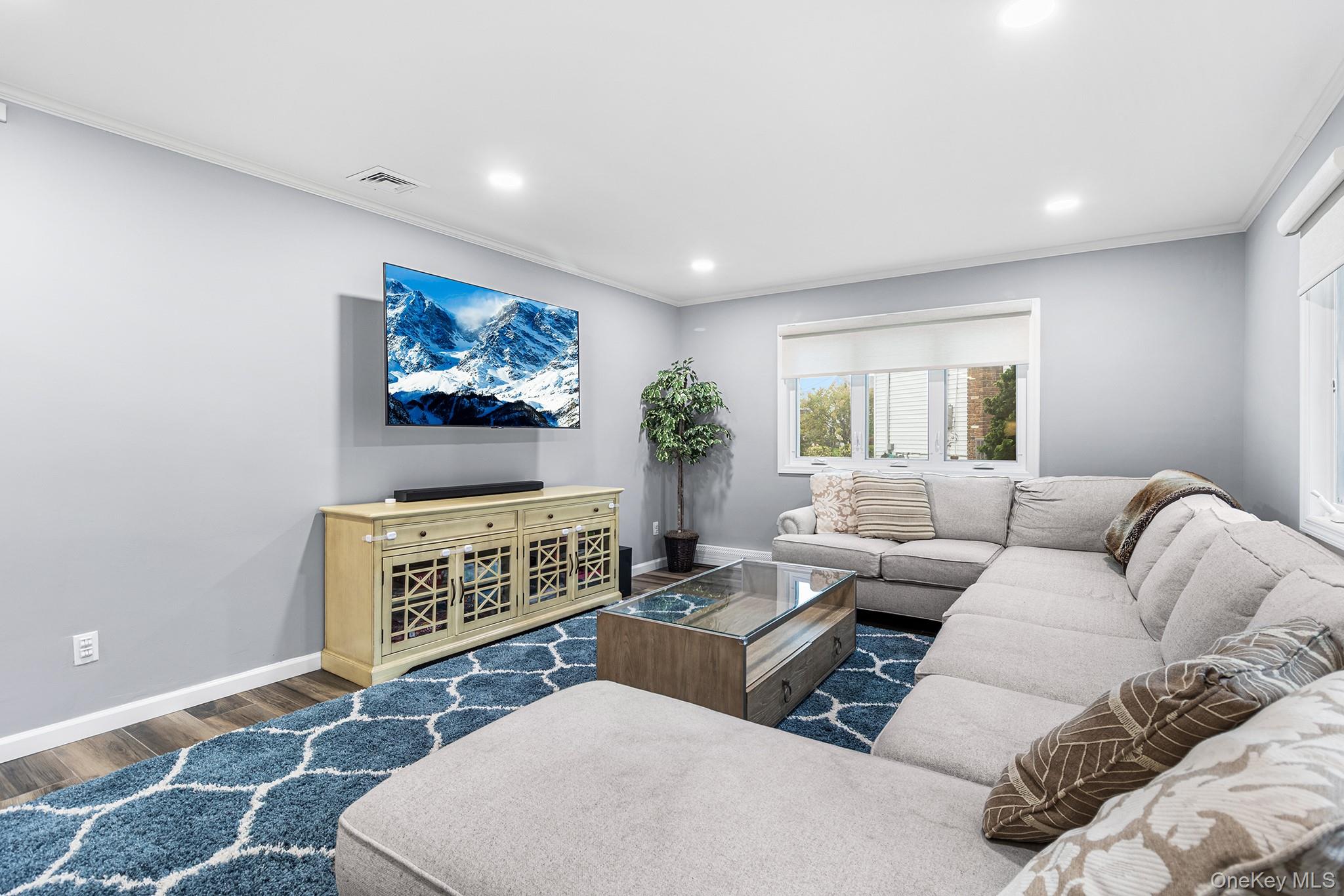 #6 photo, 3034 Bond Drive, 롱 아일랜드 Merrick , NY 11566