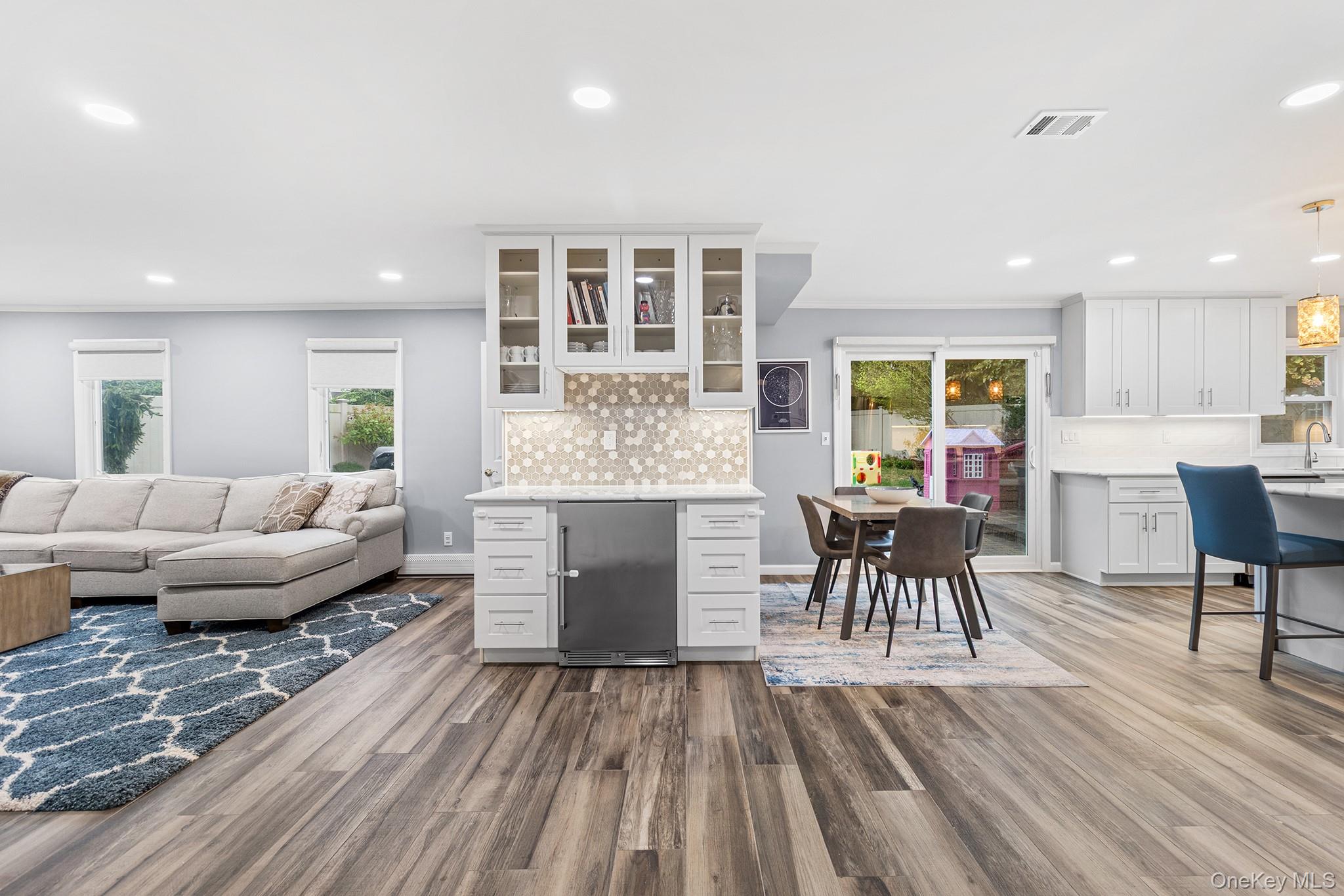 #8 photo, 3034 Bond Drive, 롱 아일랜드 Merrick , NY 11566