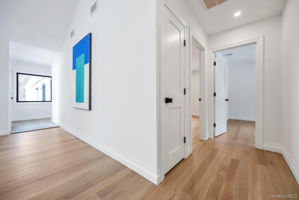 #18 photo, 10 Lenape Road, Southampton , NY 11968