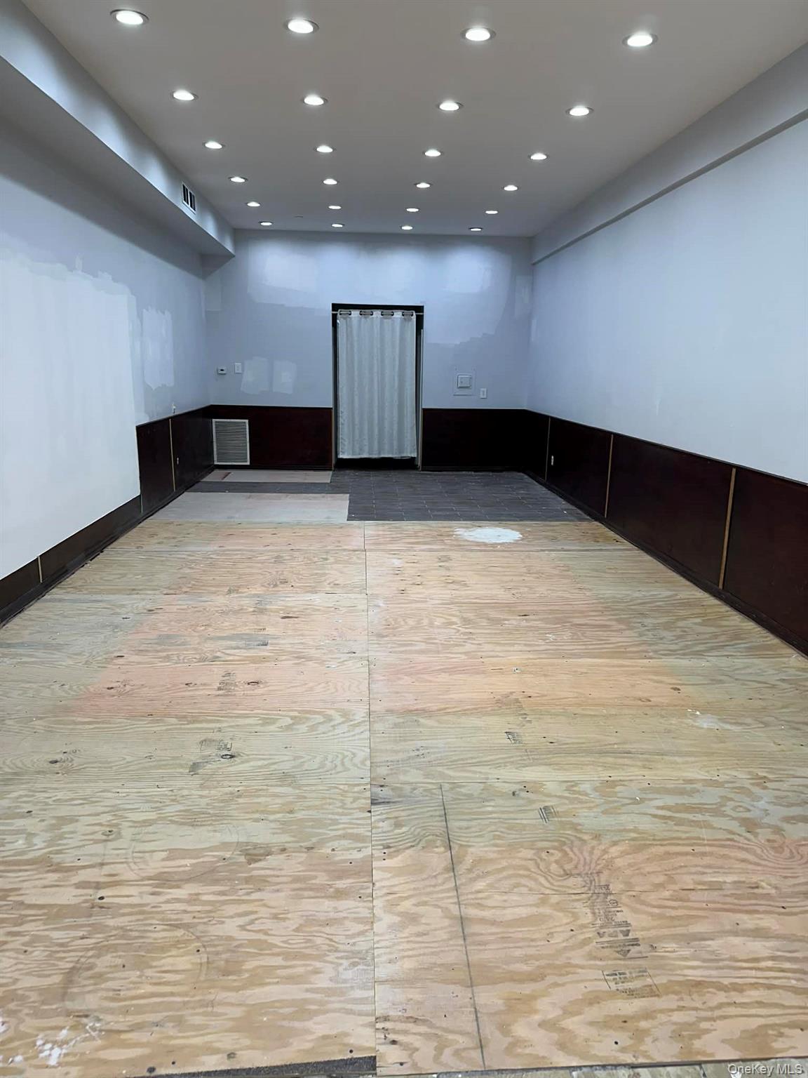 #2 photo, 247-01 Post Avenue, 롱 아일랜드 Westbury , NY 11590