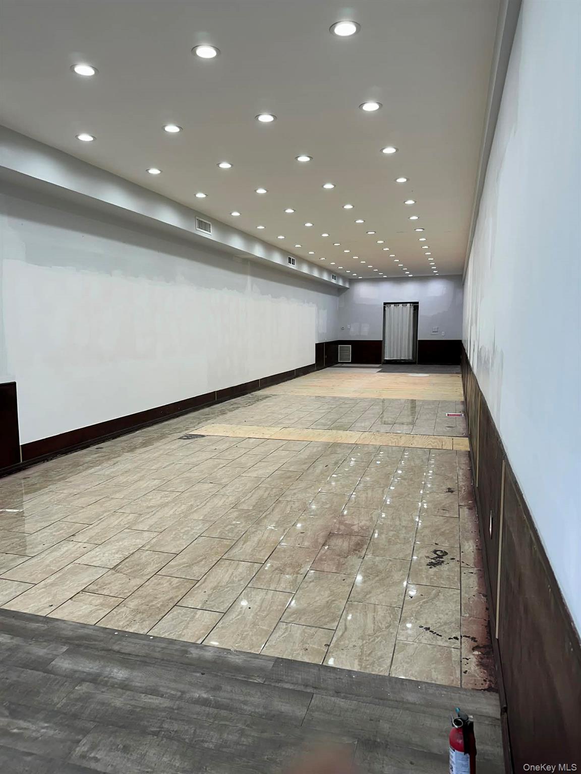 #3 photo, 247-01 Post Avenue, 롱 아일랜드 Westbury , NY 11590