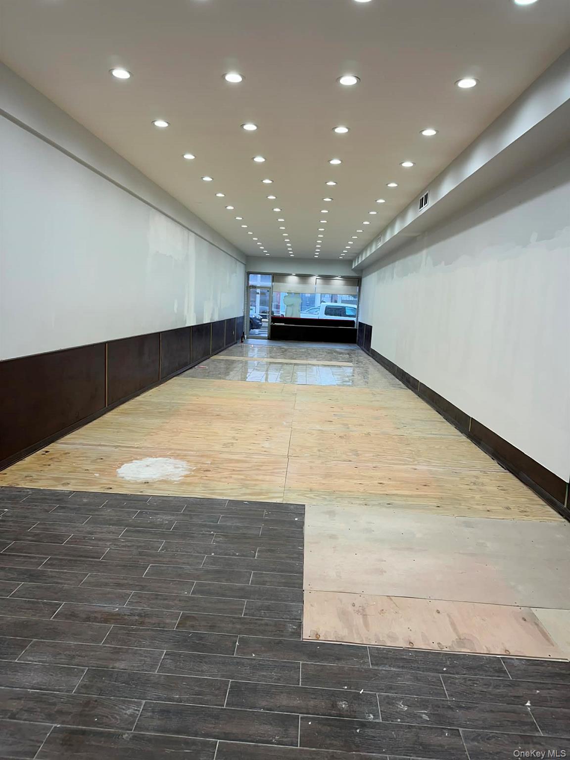 #4 photo, 247-01 Post Avenue, 롱 아일랜드 Westbury , NY 11590