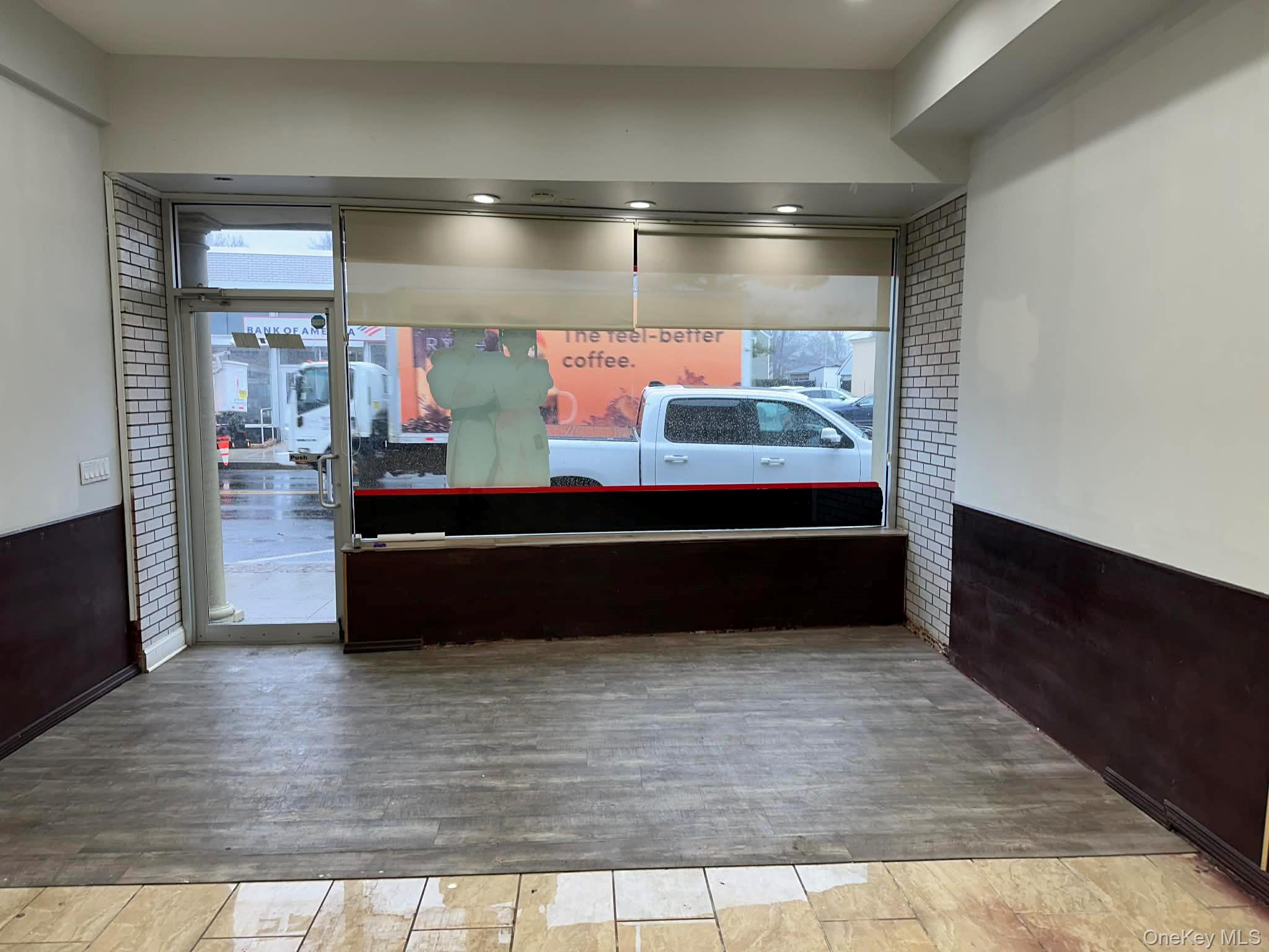 #5 photo, 247-01 Post Avenue, 롱 아일랜드 Westbury , NY 11590