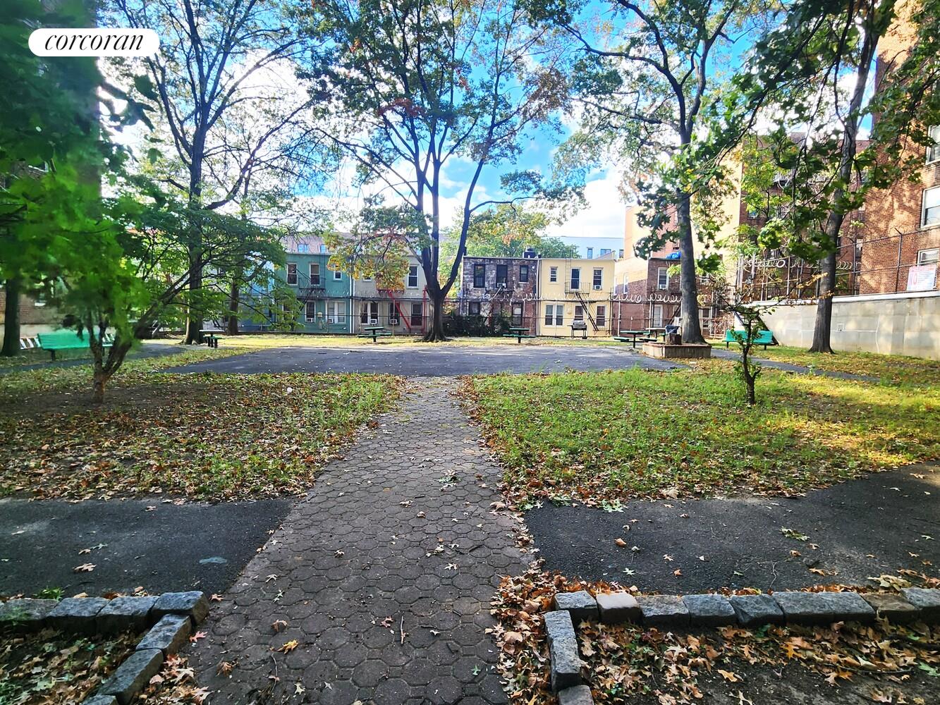 #17 photo, 1475 THIERIOT Avenue, ब्रोंक्स Parkchester , NY 10460