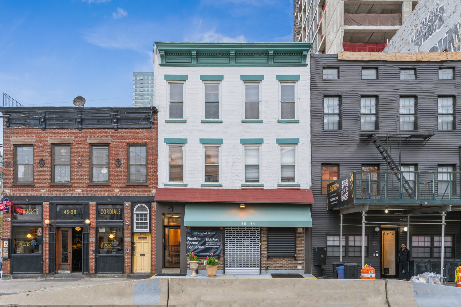 #1 photo, 45-44 VERNON Boulevard, Hunters Point , NY 11101