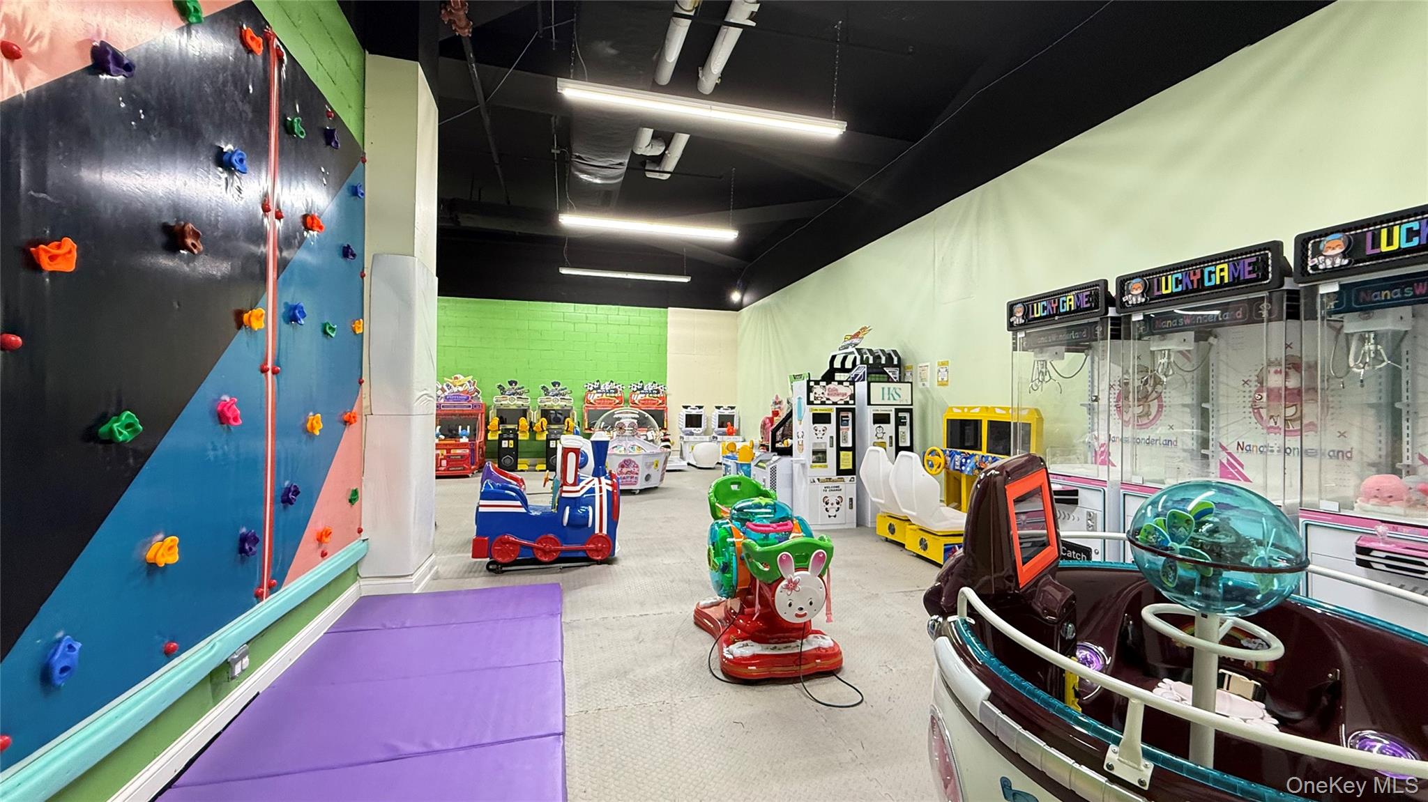 #6 photo, 9501 37th Avenue, Куинс ‖ Jackson Heights , NY 11372