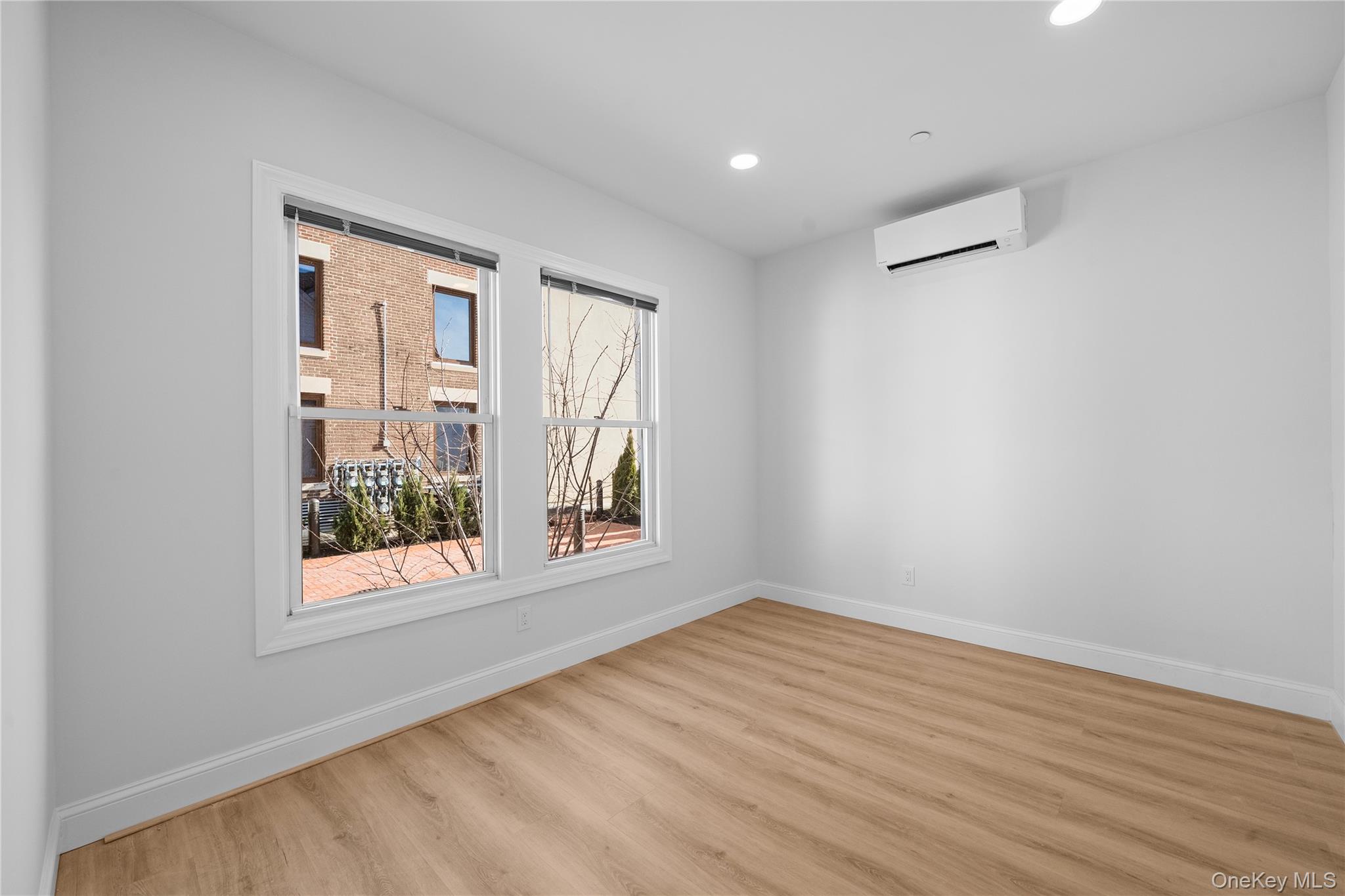 #11 photo, 584 Main Street, Islip , NY 11751