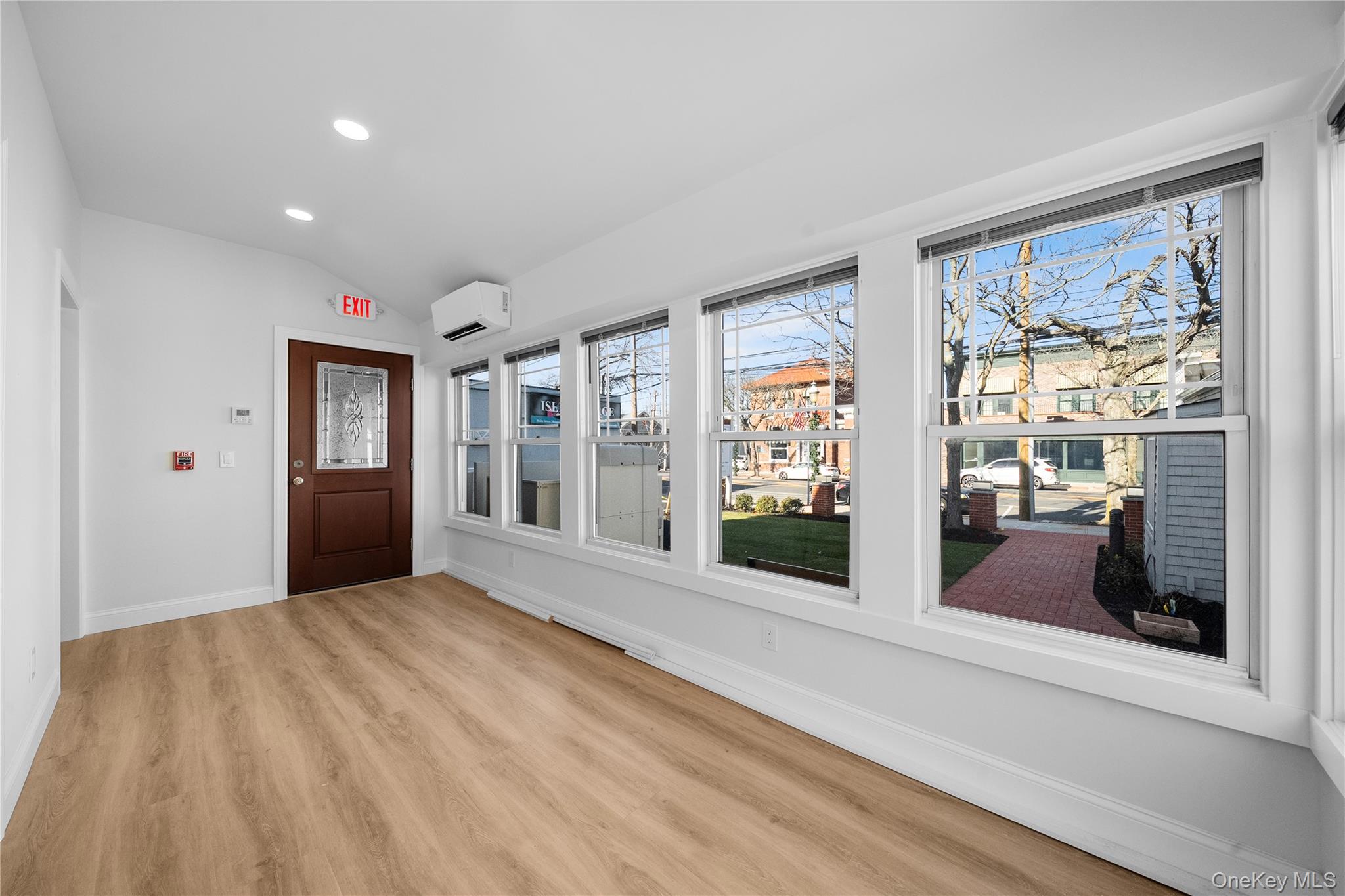 #6 photo, 584 Main Street, Islip , NY 11751