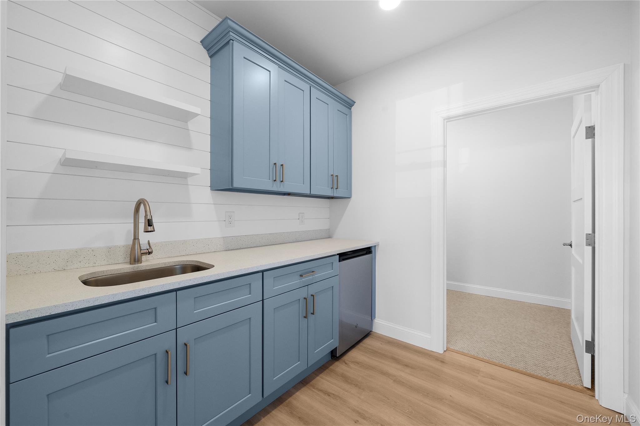 #8 photo, 584 Main Street, Islip , NY 11751