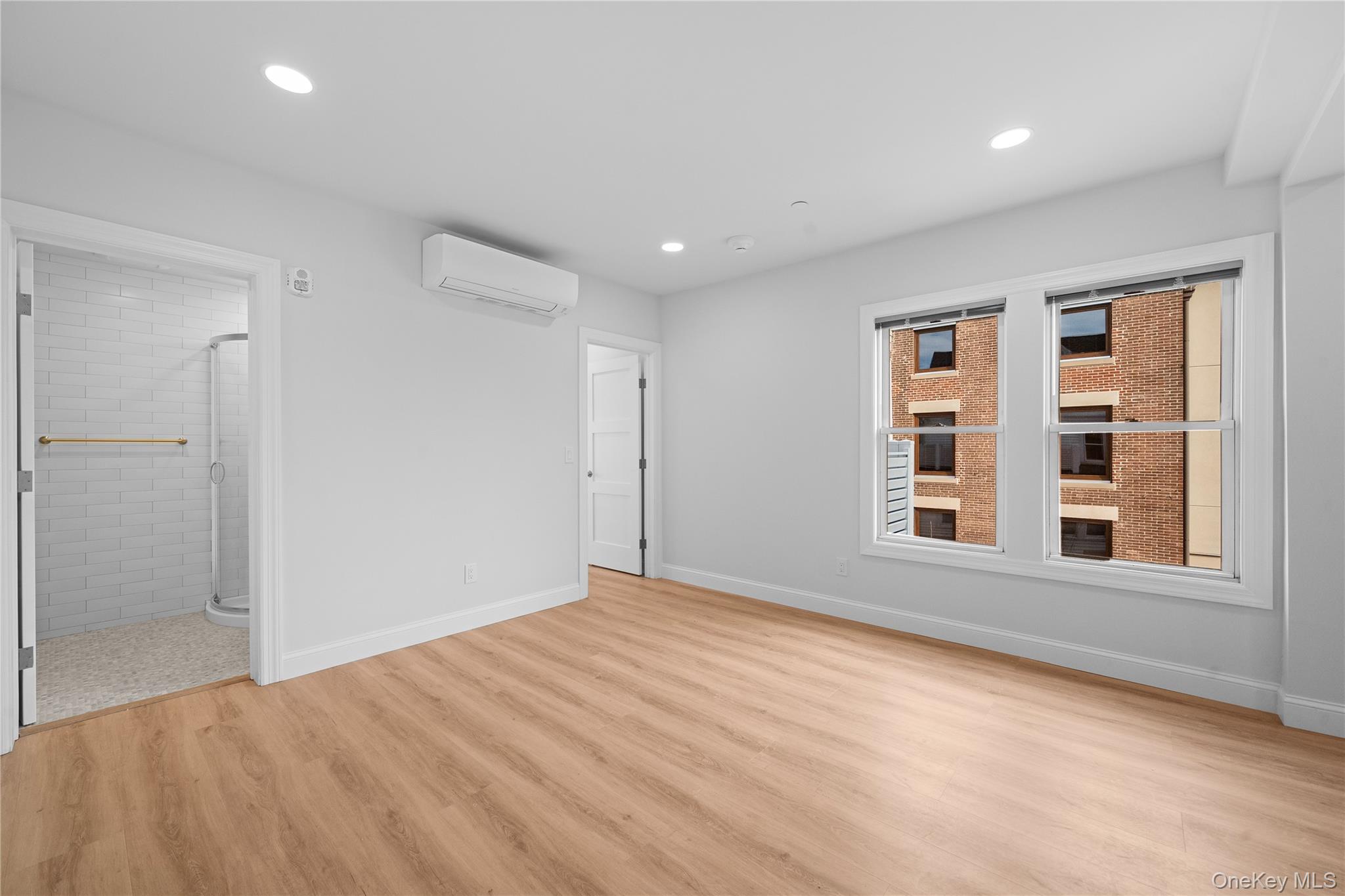 #10 photo, 584 Main Street, Islip , NY 11751