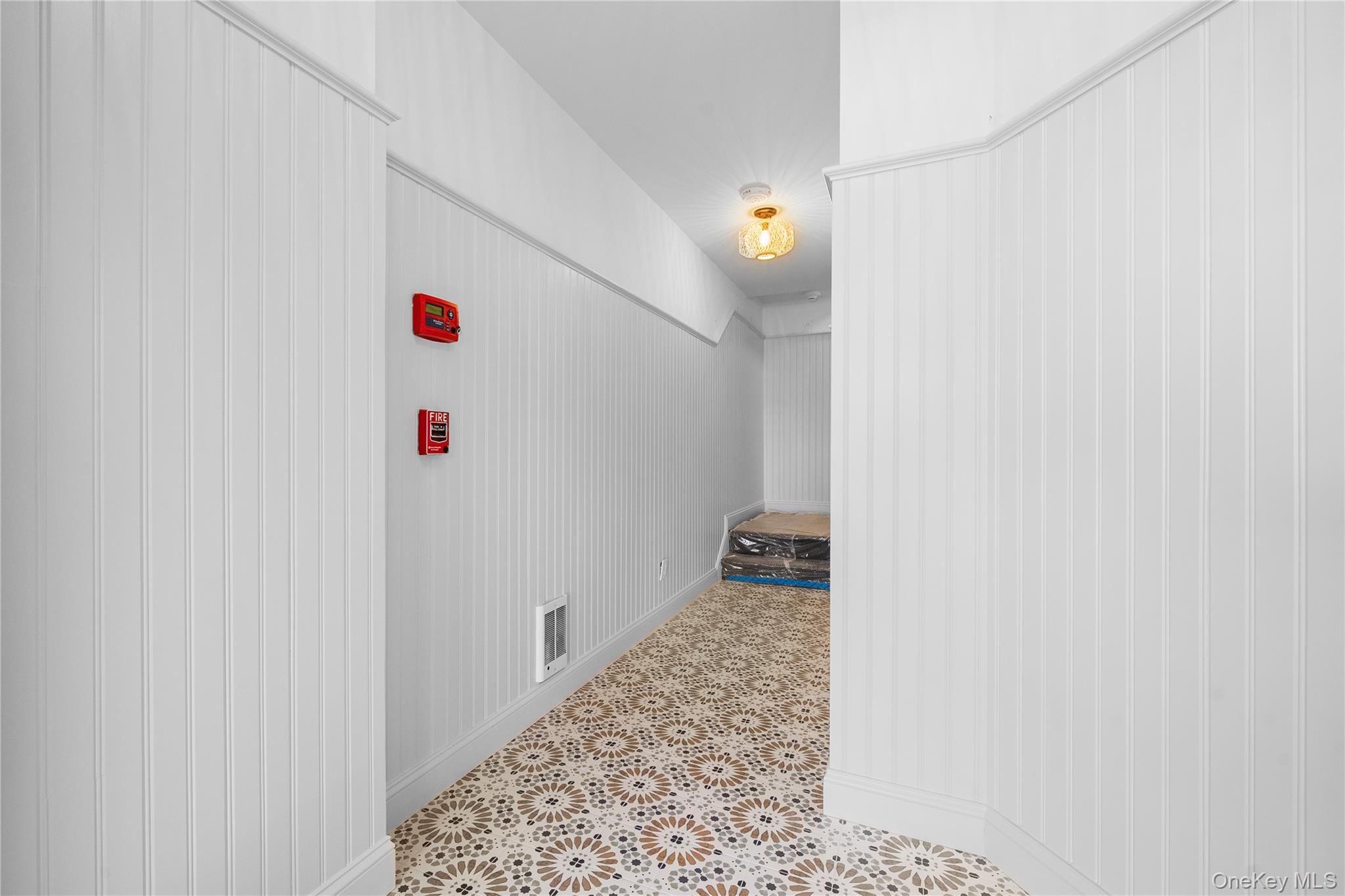 #15 photo, 584 Main Street, Islip , NY 11751