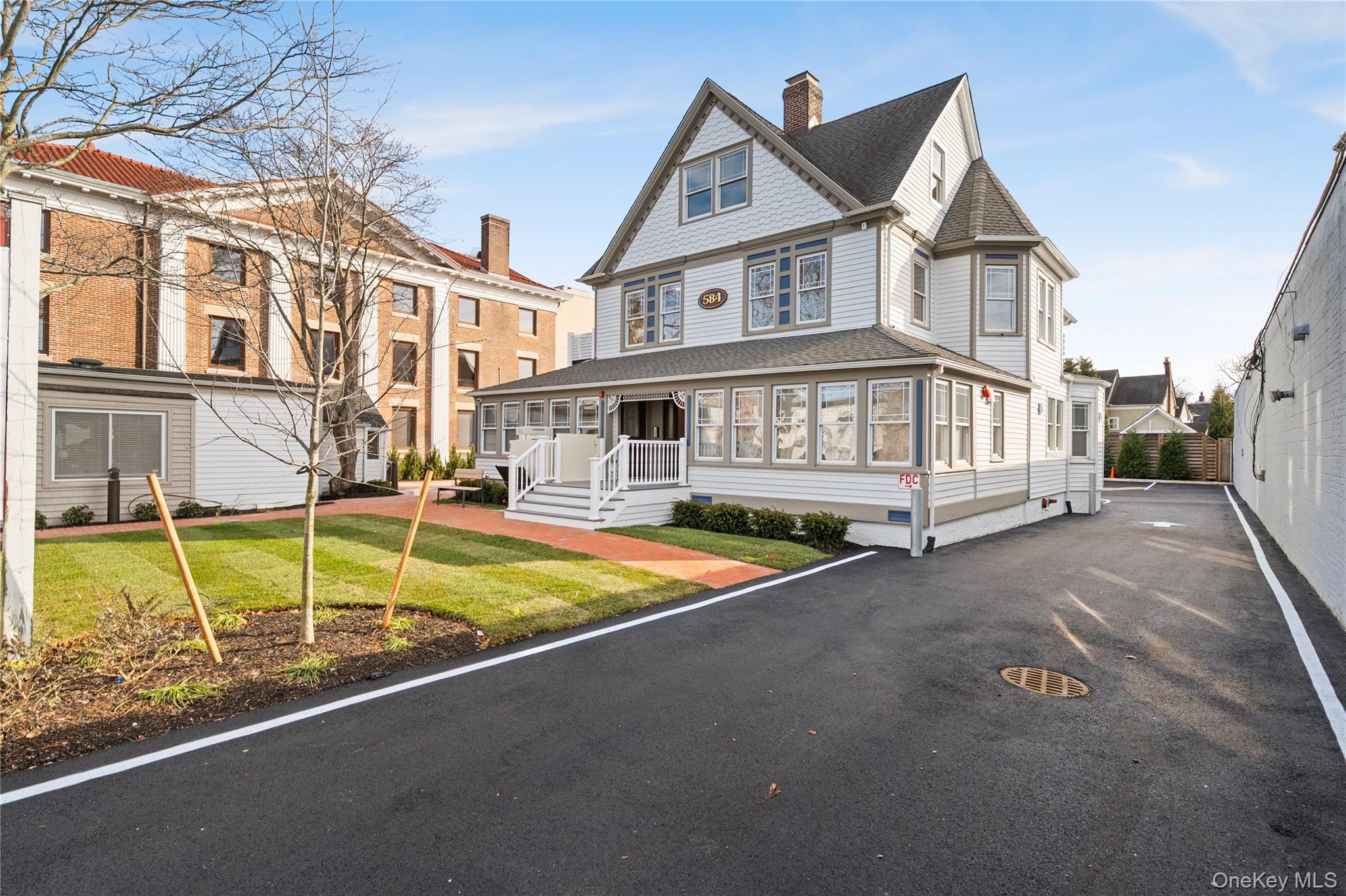 #3 photo, 584 Main Street, Islip , NY 11751