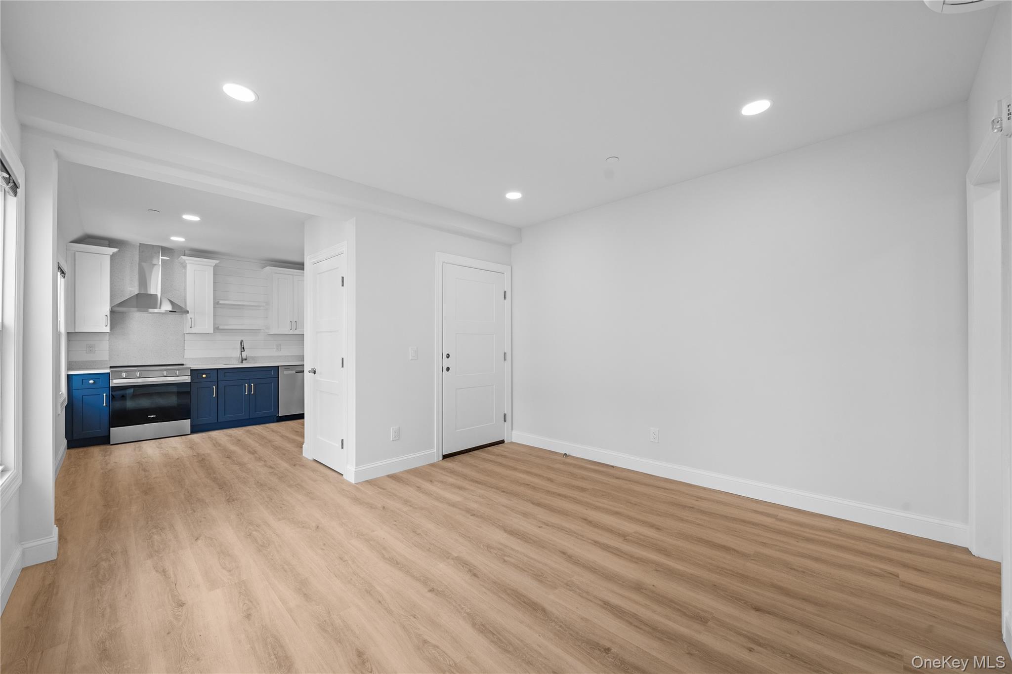 #6 photo, 584 Main Street, Islip , NY 11751