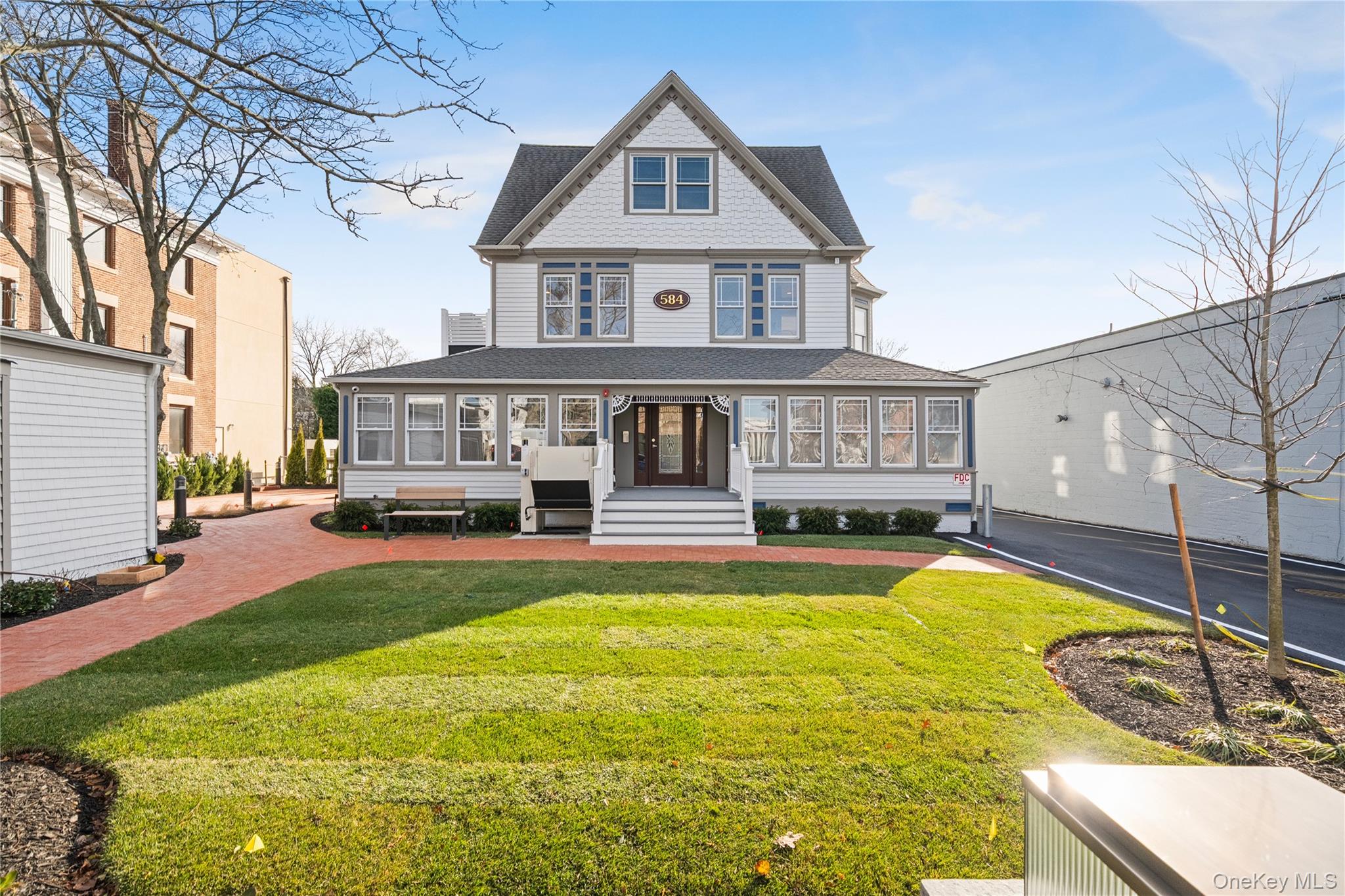 #1 photo, 584 Main Street, Islip , NY 11751