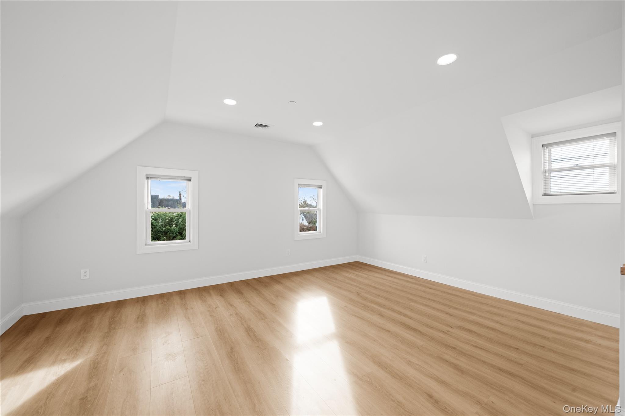 #10 photo, 584 Main Street, Islip , NY 11751